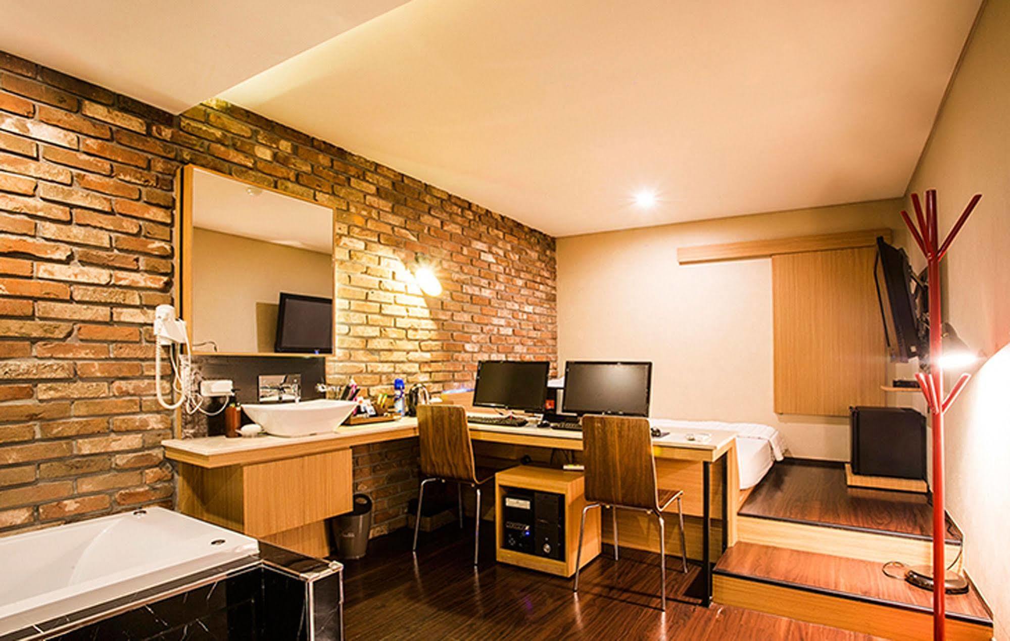 Comma Hotel Busan Exterior foto